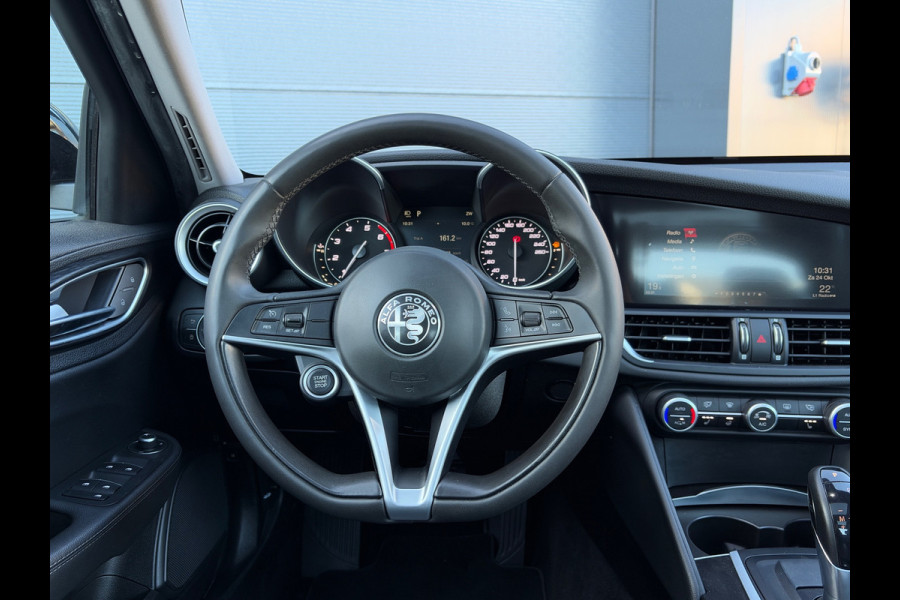 Alfa Romeo Giulia 2.0T Super | Leder | Pano | Camera | Stoel en stuurverwarming | Volledig onderhouden