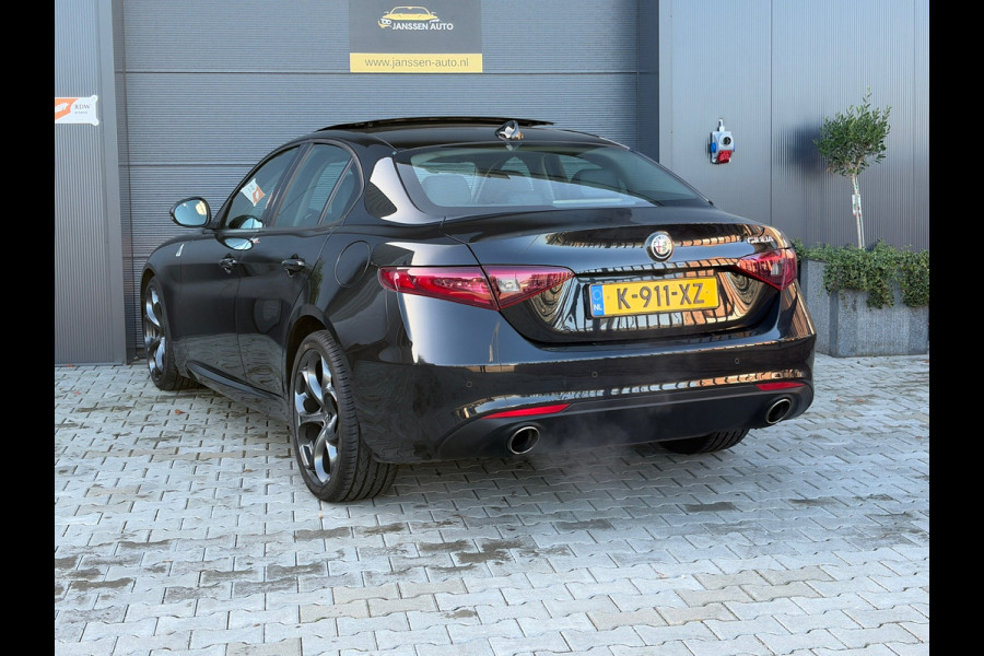 Alfa Romeo Giulia 2.0T Super | Leder | Pano | Camera | Stoel en stuurverwarming | Volledig onderhouden