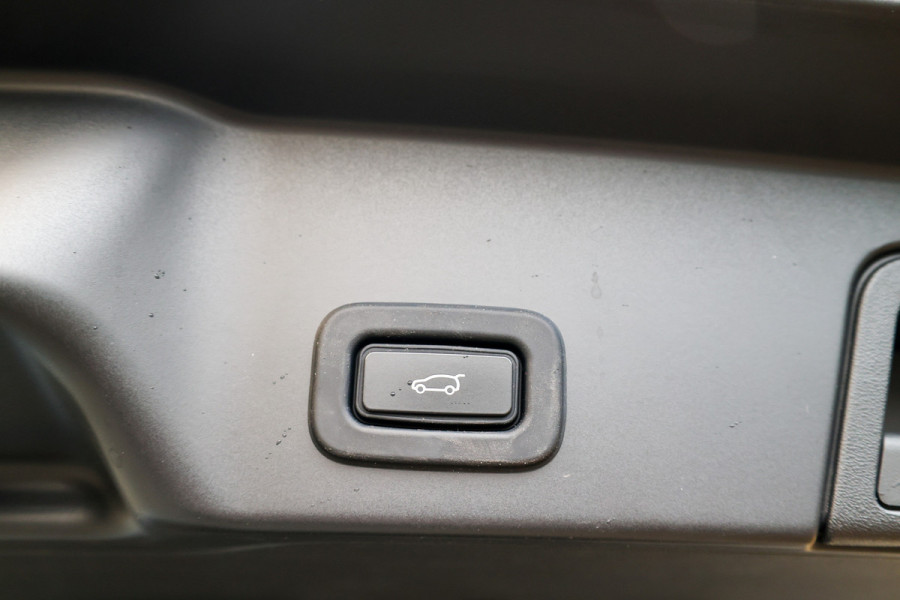 Land Rover Range Rover Evoque 1.5 P300e AWD SE | PANO | MEMORY | MERIDIAN | CAMERA | DODEHOEK |