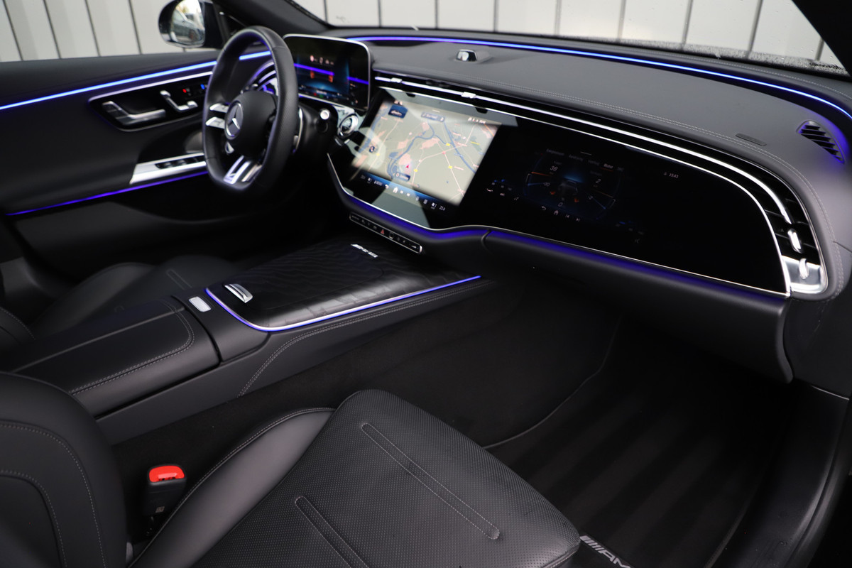 Mercedes-Benz E-Klasse AMG 53 4MATIC+ | Hyperscreen | Head-up | Massage | Achterasbesturing | Burmester 4D | Keyless-go | Distronic+ | Pano | Digital-l