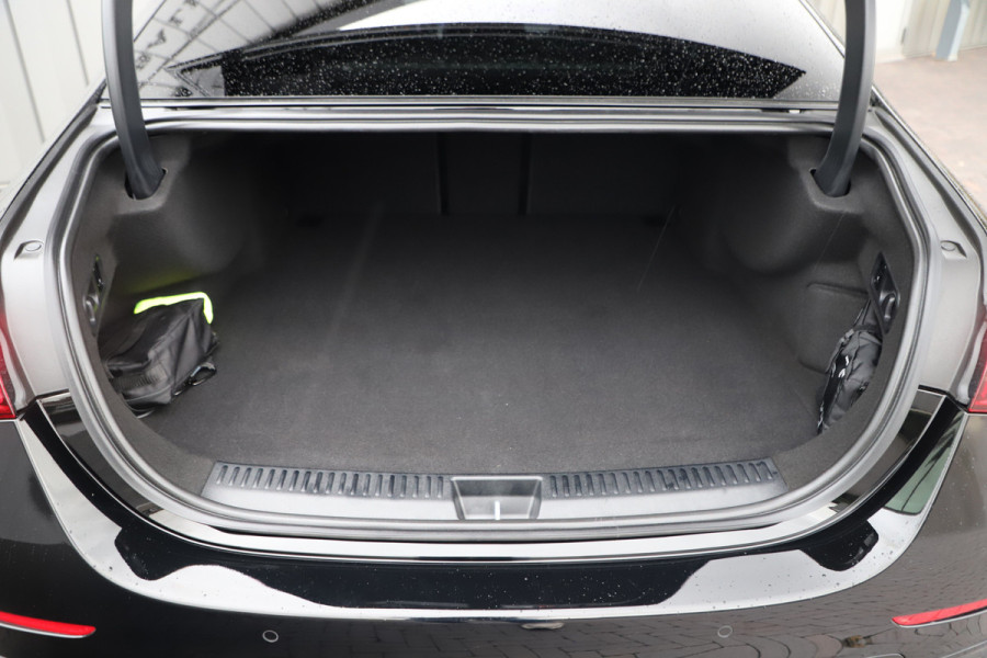 Mercedes-Benz E-Klasse AMG 53 4MATIC+ | Hyperscreen | Head-up | Massage | Achterasbesturing | Burmester 4D | Keyless-go | Distronic+ | Pano | Digital-l