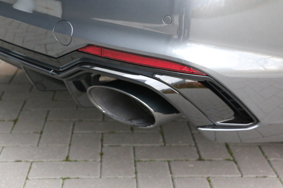 Audi RS5 Sportback 2.9 TFSI 450PK Quattro | ACC | 360 Cam | Pano | RS Seats | B&O | Lane & Side Assist | Sportuitlaat | Laserlicht | Virtual Cockpit | Warmtewerend Glas | RS Dynamic Pakket | Massage | Keyless-Entry | Black Pack | Garage Opener | N.P €142.382,- | Dealer O.H. | Daytona Grijs |