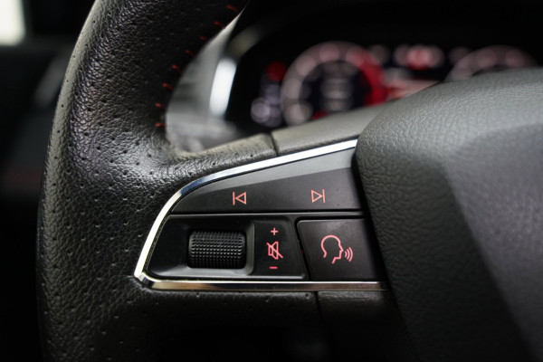 Seat Ibiza 1.0 TSI FR PANO VIRTUAL KEYLESS CAMERA SFEER CARPLAY