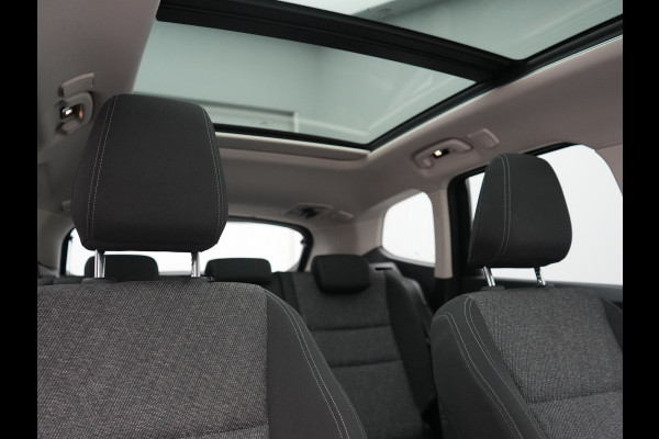 BMW iX1 xDrive30 67 kWh 313pk Dealer O.H | SOH 94,7% | Panodak | Camera | Stoelen Massage & Verwarmd | Blis | Apple Carplay | Cruise Control | DAB | Navigatie | Virtual | 18"L.M |