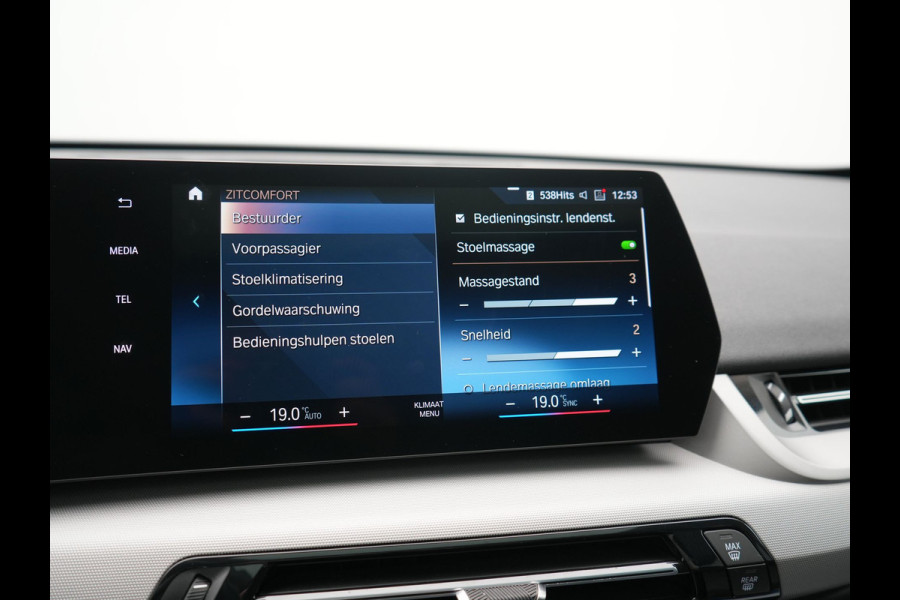 BMW iX1 xDrive30 67 kWh 313pk Dealer O.H | SOH 94,7% | Panodak | Camera | Stoelen Massage & Verwarmd | Blis | Apple Carplay | Cruise Control | DAB | Navigatie | Virtual | 18"L.M |