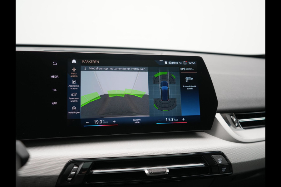 BMW iX1 xDrive30 67 kWh 313pk Dealer O.H | SOH 94,7% | Panodak | Camera | Stoelen Massage & Verwarmd | Blis | Apple Carplay | Cruise Control | DAB | Navigatie | Virtual | 18"L.M |