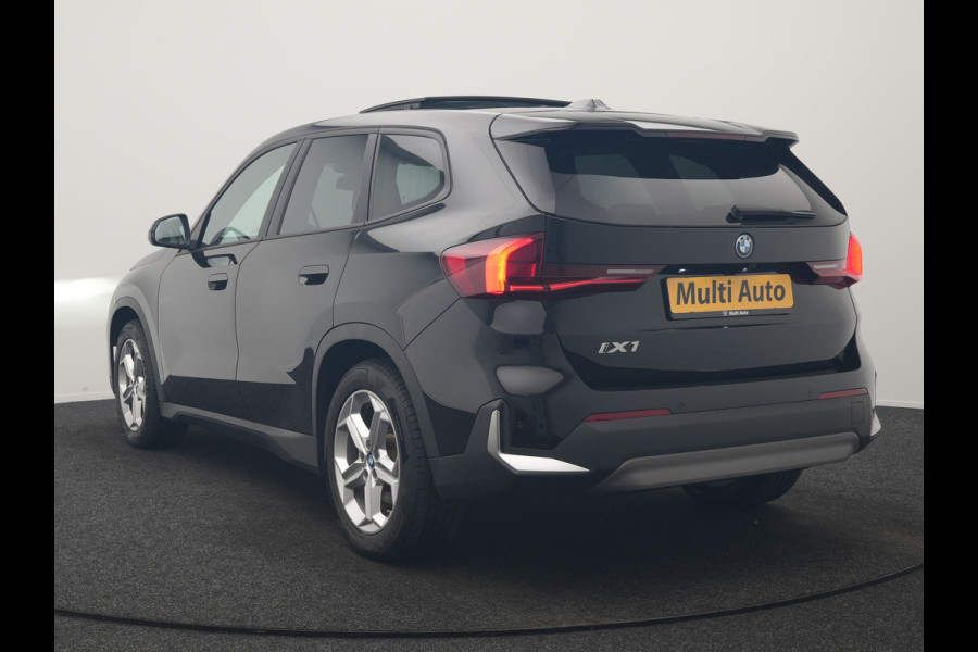 BMW iX1 xDrive30 67 kWh 313pk Dealer O.H | SOH 94,7% | Panodak | Camera | Stoelen Massage & Verwarmd | Blis | Apple Carplay | Cruise Control | DAB | Navigatie | Virtual | 18"L.M |