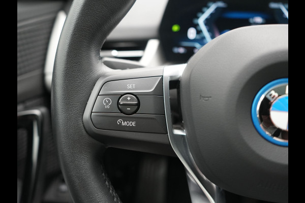 BMW iX1 xDrive30 67 kWh 313pk Dealer O.H | SOH 94,7% | Panodak | Camera | Stoelen Massage & Verwarmd | Blis | Apple Carplay | Cruise Control | DAB | Navigatie | Virtual | 18"L.M |
