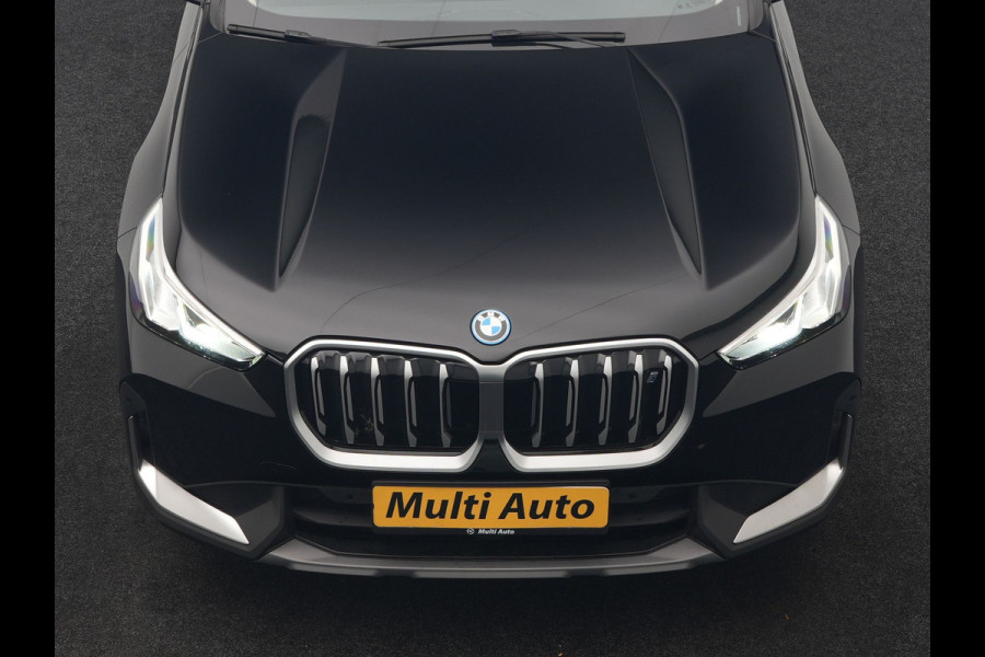 BMW iX1 xDrive30 67 kWh 313pk Dealer O.H | SOH 94,7% | Panodak | Camera | Stoelen Massage & Verwarmd | Blis | Apple Carplay | Cruise Control | DAB | Navigatie | Virtual | 18"L.M |