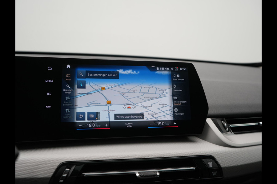 BMW iX1 xDrive30 67 kWh 313pk Dealer O.H | SOH 94,7% | Panodak | Camera | Stoelen Massage & Verwarmd | Blis | Apple Carplay | Cruise Control | DAB | Navigatie | Virtual | 18"L.M |