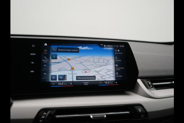 BMW iX1 xDrive30 67 kWh 313pk Dealer O.H | SOH 94,7% | Panodak | Camera | Stoelen Massage & Verwarmd | Blis | Apple Carplay | Cruise Control | DAB | Navigatie | Virtual | 18"L.M |