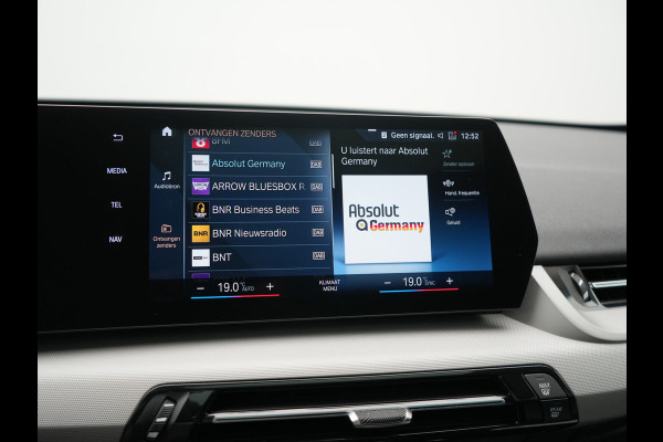 BMW iX1 xDrive30 67 kWh 313pk Dealer O.H | SOH 94,7% | Panodak | Camera | Stoelen Massage & Verwarmd | Blis | Apple Carplay | Cruise Control | DAB | Navigatie | Virtual | 18"L.M |