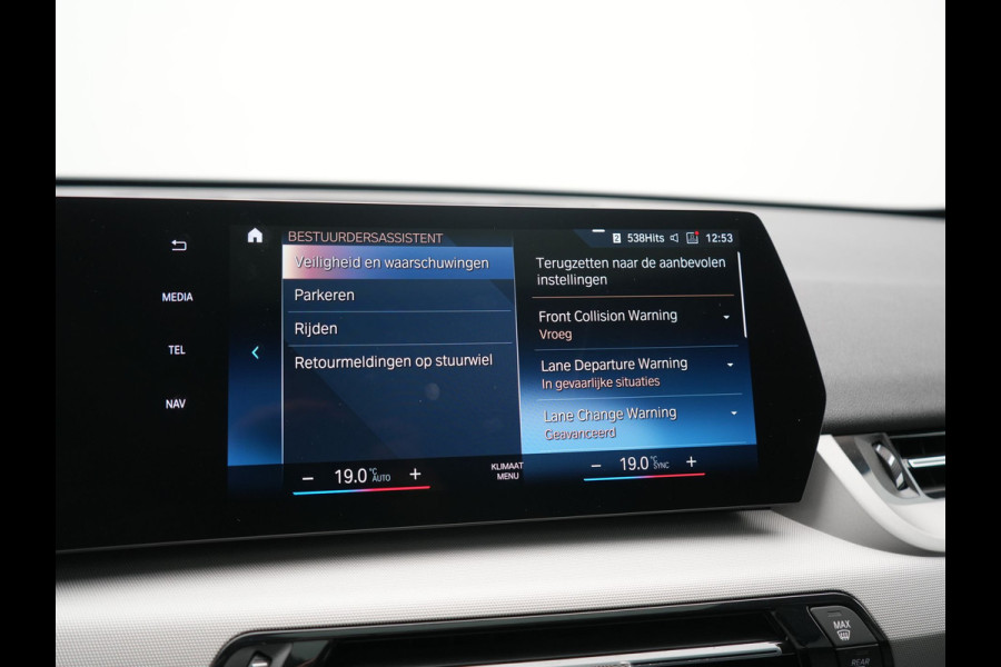 BMW iX1 xDrive30 67 kWh 313pk Dealer O.H | SOH 94,7% | Panodak | Camera | Stoelen Massage & Verwarmd | Blis | Apple Carplay | Cruise Control | DAB | Navigatie | Virtual | 18"L.M |
