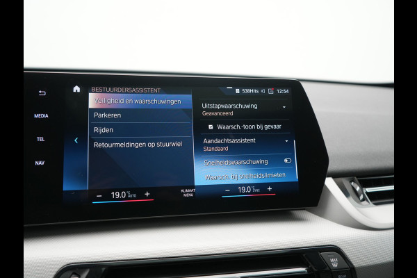BMW iX1 xDrive30 67 kWh 313pk Dealer O.H | SOH 94,7% | Panodak | Camera | Stoelen Massage & Verwarmd | Blis | Apple Carplay | Cruise Control | DAB | Navigatie | Virtual | 18"L.M |