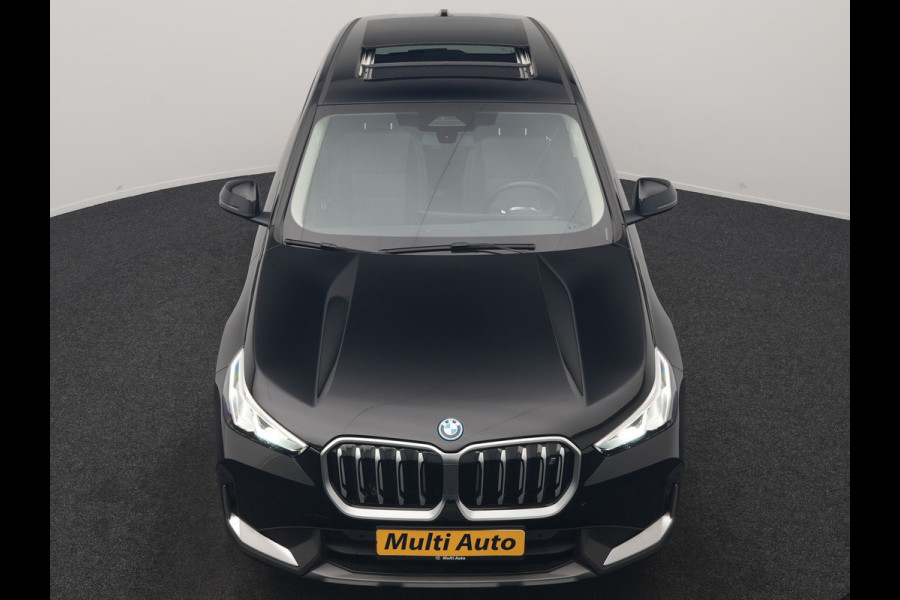 BMW iX1 xDrive30 67 kWh 313pk Dealer O.H | SOH 94,7% | Panodak | Camera | Stoelen Massage & Verwarmd | Blis | Apple Carplay | Cruise Control | DAB | Navigatie | Virtual | 18"L.M |