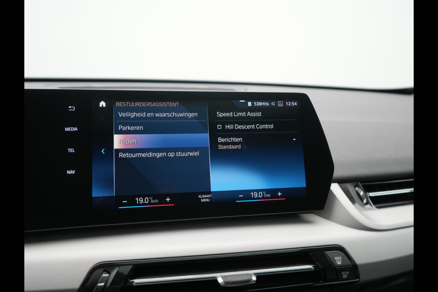 BMW iX1 xDrive30 67 kWh 313pk Dealer O.H | SOH 94,7% | Panodak | Camera | Stoelen Massage & Verwarmd | Blis | Apple Carplay | Cruise Control | DAB | Navigatie | Virtual | 18"L.M |