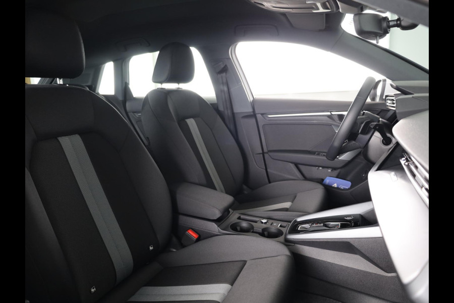 Audi A3 Sportback 40 TFSI e Pro Line 204pk | Navigatie via App | Stoelverwarming | Parkeersensoren | 17 inch lichtmetalen velgen | Verlengde garantie |