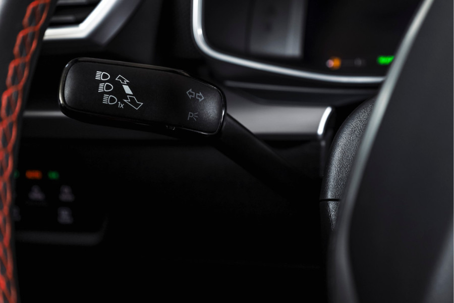 Seat Leon 1.4 TSI eHybrid PHEV FR | Dig. Cockpit | Cruise | Stoel-+Stuurverw. | PDC | Camera | NAV + Carplay / Android | ECC | LM 17" |