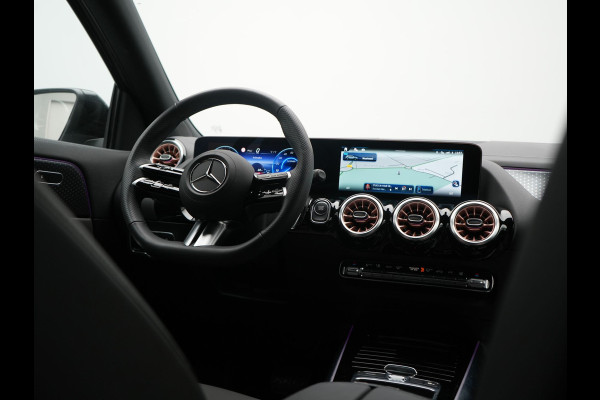 Mercedes-Benz EQA 250+ Business Line 71 kWh 190pk Dealer O.H. | Trekhaak Af Fabriek | Adaptive Cruise | 360 Camera | Sfeerverlichting | Sportstoelen & Stuur Verwarmd | Keyless | BLIS | Apple Carplay | Navigatie | DAB | Widescreen Navi |
