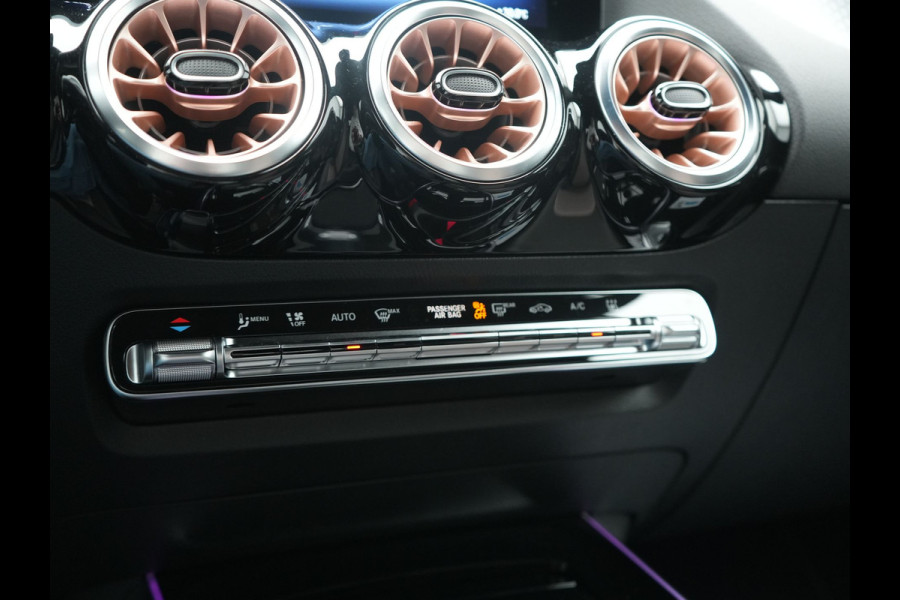 Mercedes-Benz EQA 250+ Business Line 71 kWh 190pk Dealer O.H. | Trekhaak Af Fabriek | Adaptive Cruise | 360 Camera | Sfeerverlichting | Sportstoelen & Stuur Verwarmd | Keyless | BLIS | Apple Carplay | Navigatie | DAB | Widescreen Navi |