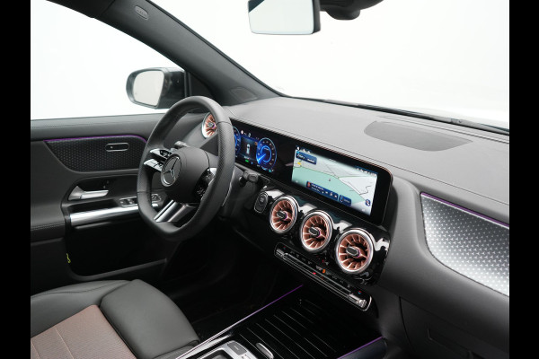 Mercedes-Benz EQA 250+ Business Line 71 kWh 190pk Dealer O.H. | Trekhaak Af Fabriek | Adaptive Cruise | 360 Camera | Sfeerverlichting | Sportstoelen & Stuur Verwarmd | Keyless | BLIS | Apple Carplay | Navigatie | DAB | Widescreen Navi |