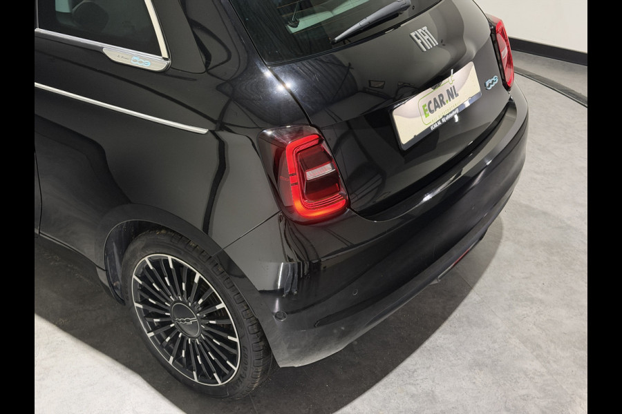Fiat 500 La Prima 42 kWh | JBL! audio | Verwarmbare stoelen | Panorama dak | Full led |