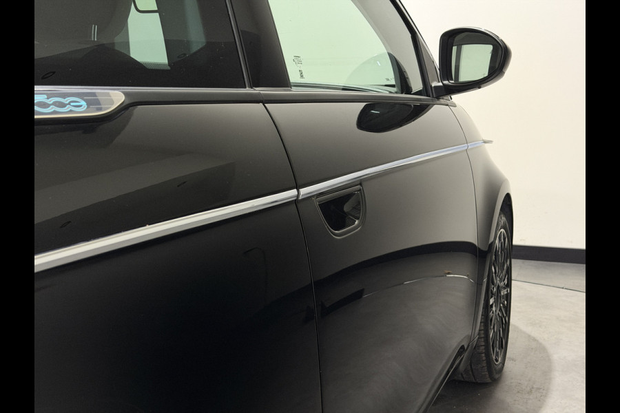Fiat 500 La Prima 42 kWh | JBL! audio | Verwarmbare stoelen | Panorama dak | Full led |