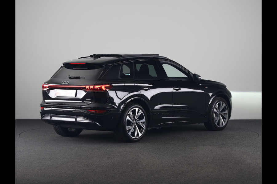 Audi Q6 e-tron S edition quattro 100 kWh 367 pk | Panoramadak | Warmtepomp | Navigatie  | Trekhaak (wegklapbaar) | Park assist | 360° camera | HUD | Passagiersscherm | Bang & Olufsen | S-Line | | Verlengde garantie