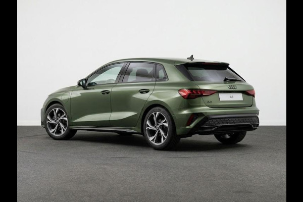 Audi A3 Sportback S edition e-hybrid 204 pk | SONOS Premium met 3D-geluid | Privacy glas | Optiekpakket zwart plus | Leder/stof bekleding |