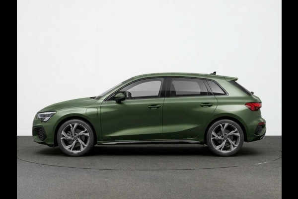 Audi A3 Sportback S edition e-hybrid 204 pk | SONOS Premium met 3D-geluid | Privacy glas | Optiekpakket zwart plus | Leder/stof bekleding |
