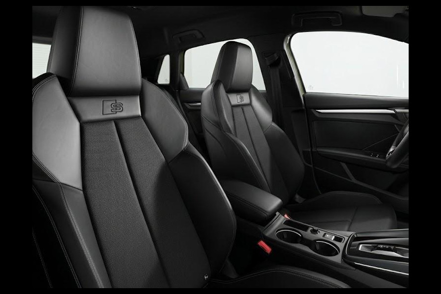 Audi A3 Sportback S edition e-hybrid 204 pk | SONOS Premium met 3D-geluid | Privacy glas | Optiekpakket zwart plus | Leder/stof bekleding |