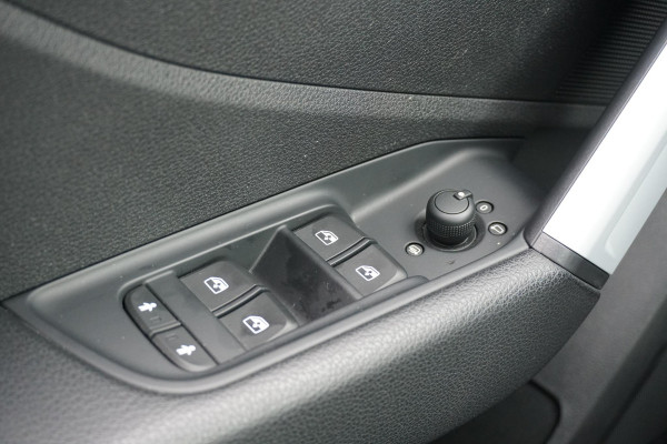 Audi Q2 35 TFSI S Edition 150pk + NAVI / LED / STOELVERWARMING / DAB
