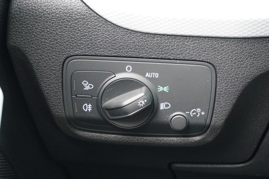 Audi Q2 35 TFSI S Edition 150pk + NAVI / LED / STOELVERWARMING / DAB