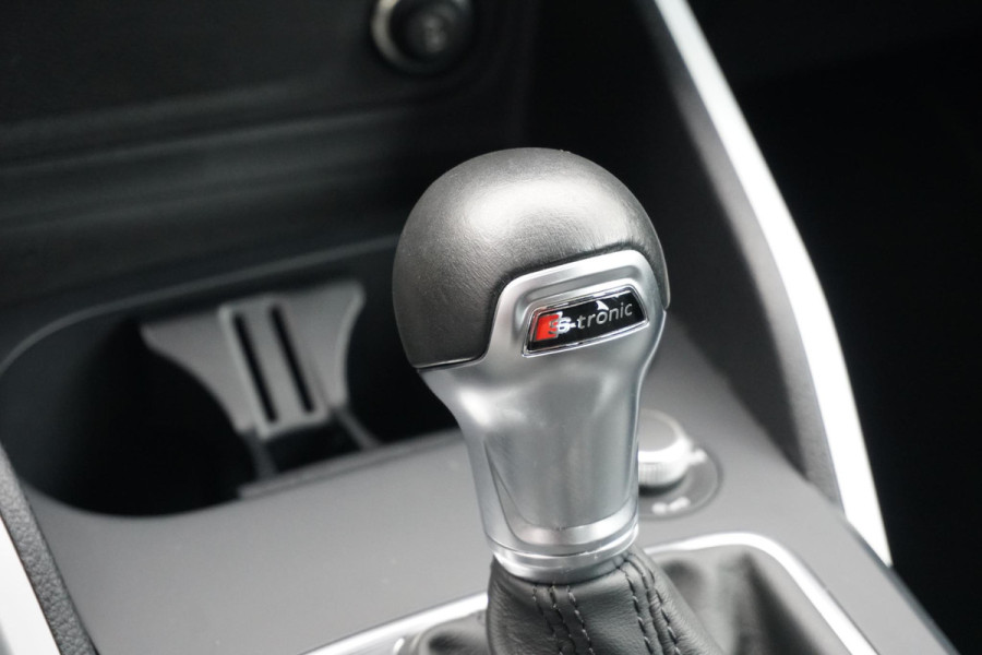 Audi Q2 35 TFSI S Edition 150pk + NAVI / LED / STOELVERWARMING / DAB