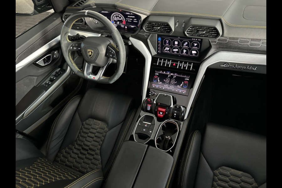 Lamborghini Urus 4.0 V8 Pano|Ceramic|Carbon|B&O 3D|Massage|Keyless