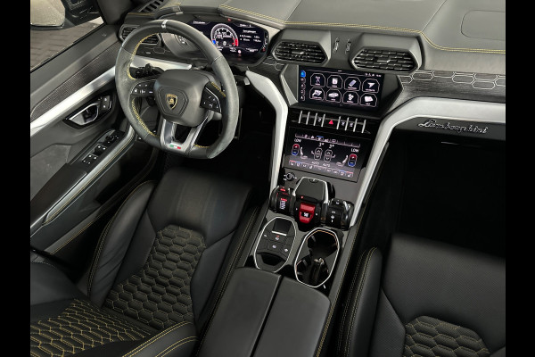 Lamborghini Urus 4.0 V8 Pano|Ceramic|Carbon|B&O 3D|Massage|Keyless