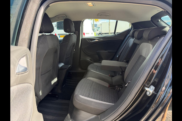 Opel Astra 1.2 Edition 131pk, NAP, 1e eigenaar, CarPlay, trekhaak, Sport stoelen