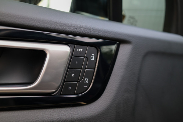 Porsche Cayenne 3.0 E-Hybrid Platinum Edition | NAP! | PANO | 360 | BOSE | LUCHTVERING | SOFT CLOSE | MEMORY | 22 INCH |