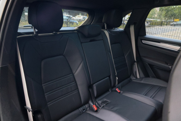 Porsche Cayenne 3.0 E-Hybrid Platinum Edition | NAP! | PANO | 360 | BOSE | LUCHTVERING | SOFT CLOSE | MEMORY | 22 INCH |