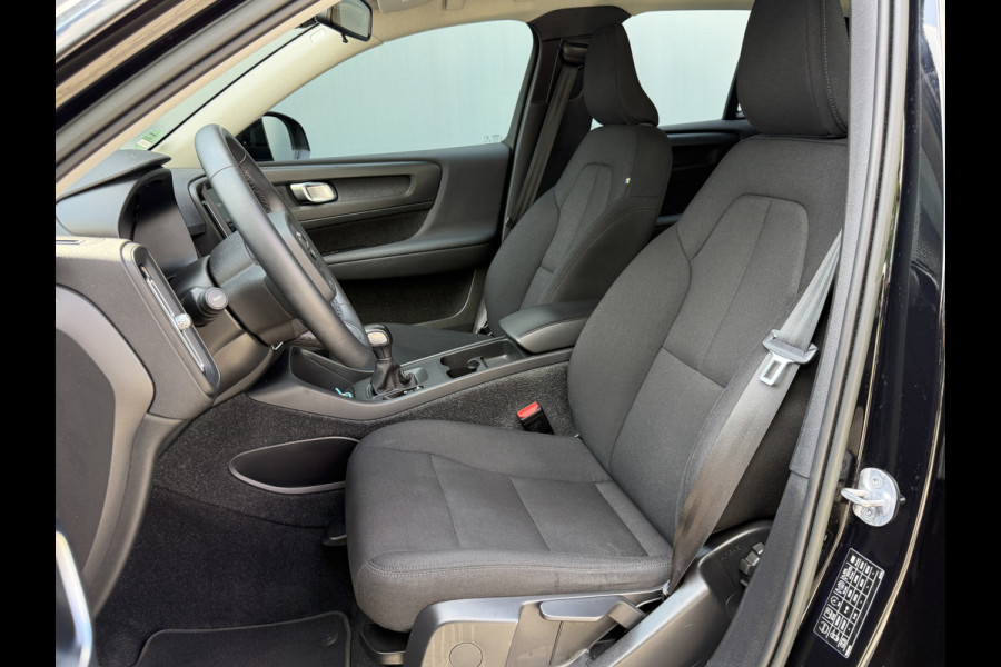 Volvo XC40 BWJ 2022 | 1.5 130PK T2 Momentum Core | TREKHAAK | CAMERA A | CLIMA | NAVI | PDC | CARPLAY |
