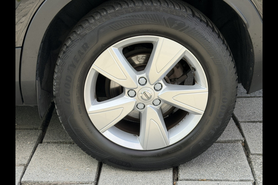 Volvo XC40 BWJ 2022 | 1.5 130PK T2 Momentum Core | TREKHAAK | CAMERA A | CLIMA | NAVI | PDC | CARPLAY |