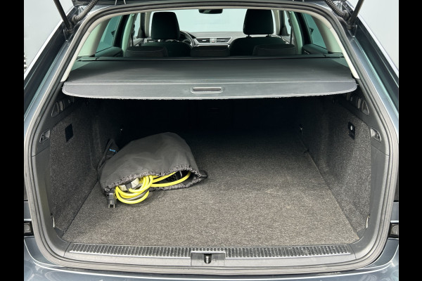 Škoda Superb Combi BWJ 12-2020 | 1.4TSI iV 218PK SPORT BUS. AUTOMAAT | CLIMA | STOELVERW | SPORTSTOELEN | PRIVACY GLASS | CARPLAY | NAVI | CAMERA A |
