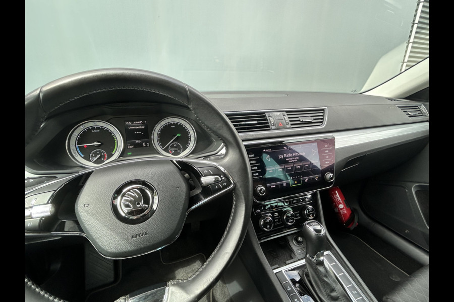 Škoda Superb Combi BWJ 12-2020 | 1.4TSI iV 218PK SPORT BUS. AUTOMAAT | CLIMA | STOELVERW | SPORTSTOELEN | PRIVACY GLASS | CARPLAY | NAVI | CAMERA A |