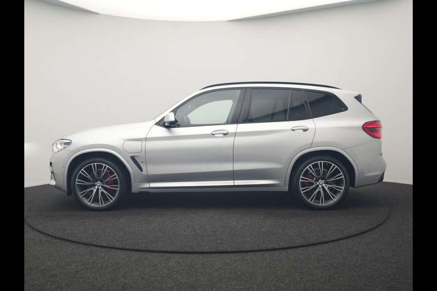 BMW X3 xDrive30e M Sport PHEV 293pk Dealer O.H | SOH 93% | Camera | Head Up | Sfeerverlichting | Sportstoelen & Stuur Verwarmd | Apple Carplay | Cruise Control | DAB | Navigatie | Virtual | 21"L.M | Plug In Hybrid |