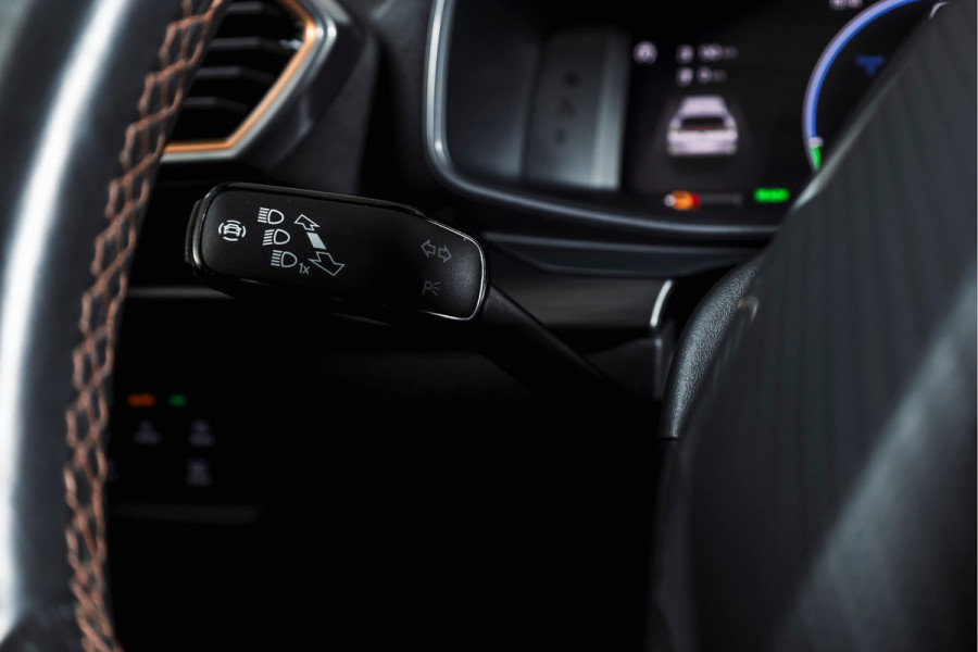 CUPRA Formentor 1.4 e-Hybrid 245 PK VZ Performance | Elek. Trekhaak | Dig. Cockpit | Adapt. Cruise | Stoel-+Stuurverw. | PDC | Camera | NAV + Carplay / Android |  LED | LM 19" |