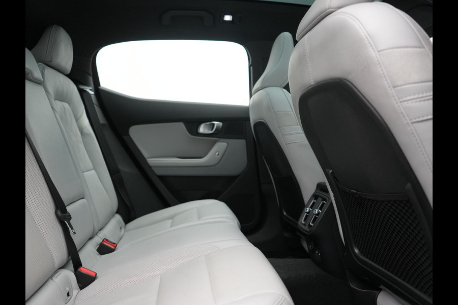 Polestar 2 Long Range Single Motor 78 kWh 231pk | Trekhaak Af Fabriek | Panodak | Adaptive Cruise | 360 Camera | Harman / Kardon | Lederen Sportstoelen Memory & Ventilatie | Stoelen & Stuur Verwarmd | 20"L.M | Keyless | BLIS | Apple Carplay |