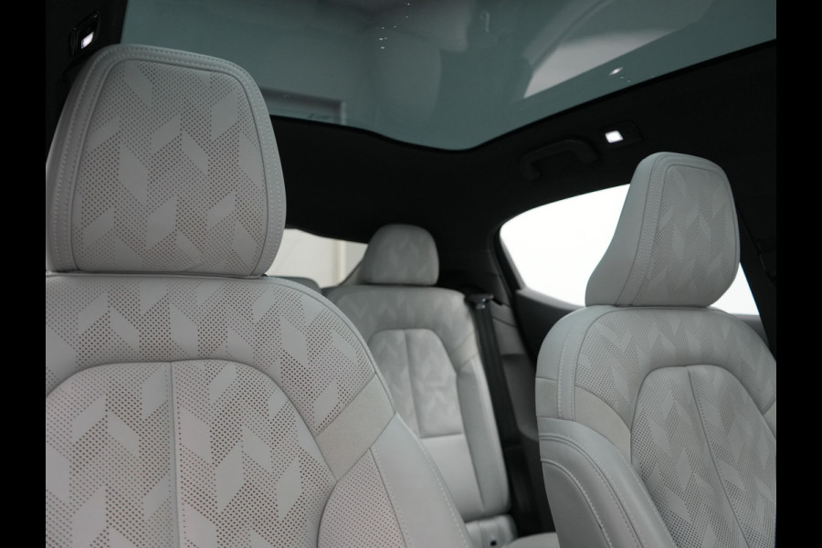 Polestar 2 Long Range Single Motor 78 kWh 231pk | Trekhaak Af Fabriek | Panodak | Adaptive Cruise | 360 Camera | Harman / Kardon | Lederen Sportstoelen Memory & Ventilatie | Stoelen & Stuur Verwarmd | 20"L.M | Keyless | BLIS | Apple Carplay |
