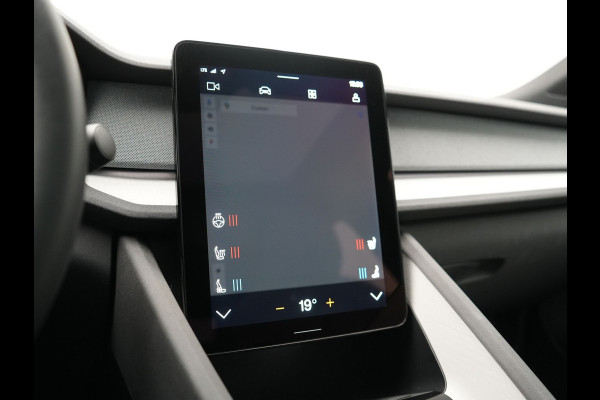 Polestar 2 Long Range Single Motor 78 kWh 231pk | Trekhaak Af Fabriek | Panodak | Adaptive Cruise | 360 Camera | Harman / Kardon | Lederen Sportstoelen Memory & Ventilatie | Stoelen & Stuur Verwarmd | 20"L.M | Keyless | BLIS | Apple Carplay |