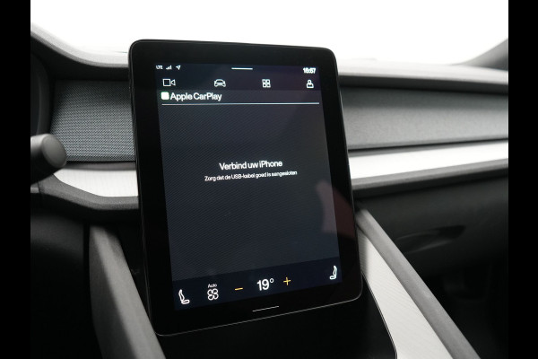 Polestar 2 Long Range Single Motor 78 kWh 231pk | Trekhaak Af Fabriek | Panodak | Adaptive Cruise | 360 Camera | Harman / Kardon | Lederen Sportstoelen Memory & Ventilatie | Stoelen & Stuur Verwarmd | 20"L.M | Keyless | BLIS | Apple Carplay |