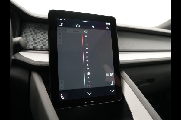 Polestar 2 Long Range Single Motor 78 kWh 231pk | Trekhaak Af Fabriek | Panodak | Adaptive Cruise | 360 Camera | Harman / Kardon | Lederen Sportstoelen Memory & Ventilatie | Stoelen & Stuur Verwarmd | 20"L.M | Keyless | BLIS | Apple Carplay |